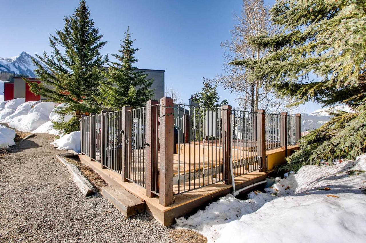 Ski-In Ski-Out Studio Private Balcony & Fireplace Condo Крестед-Бьютт Экстерьер фото